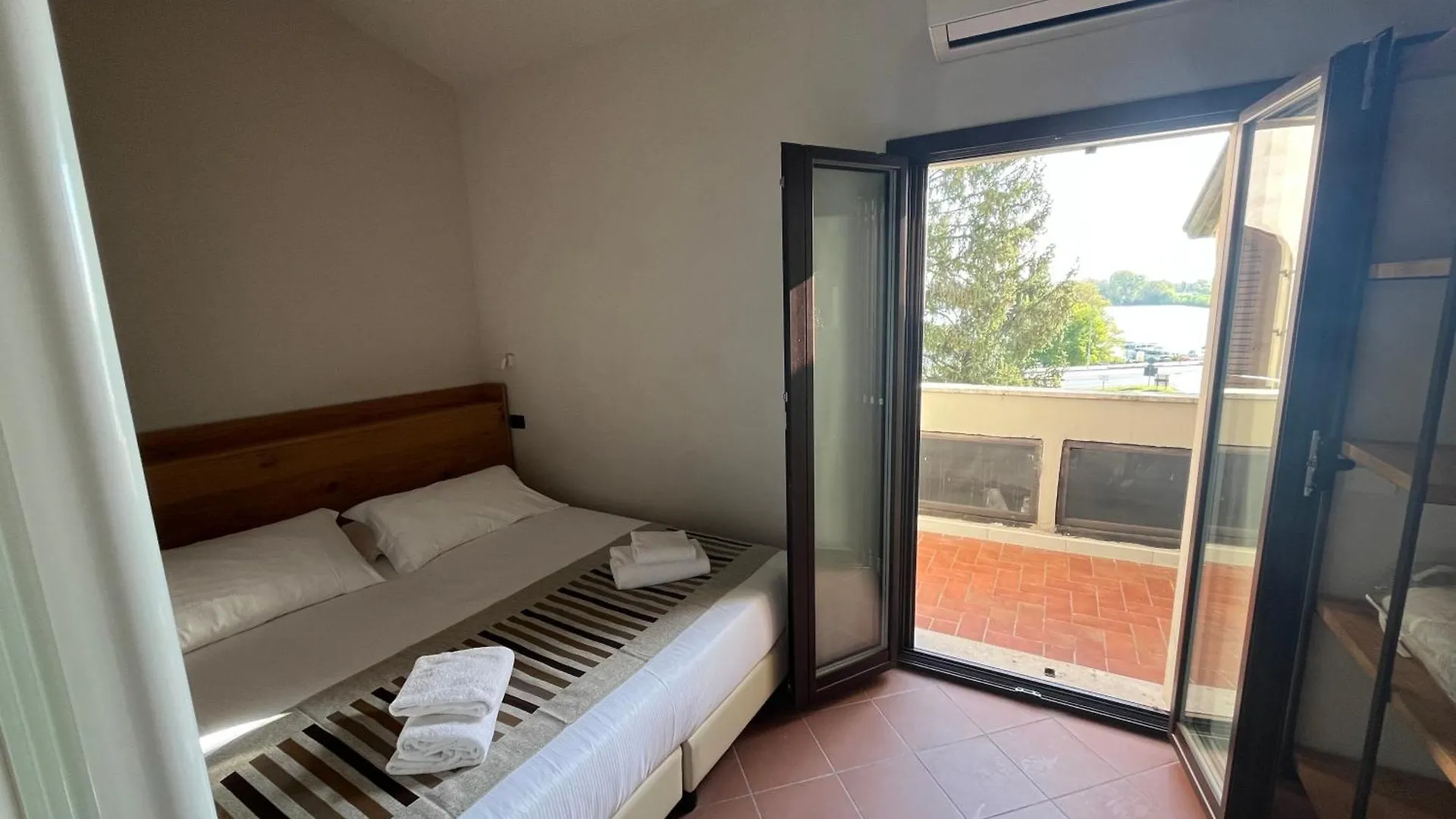 Lake View Apartment Mantova 0*,  Italia